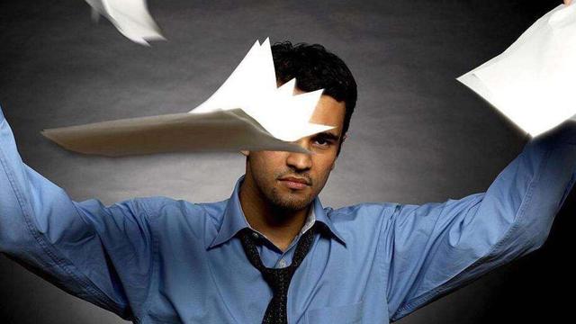 在单位被人打了一巴掌该怎么办,被同事打了一巴掌怎么要求赔偿