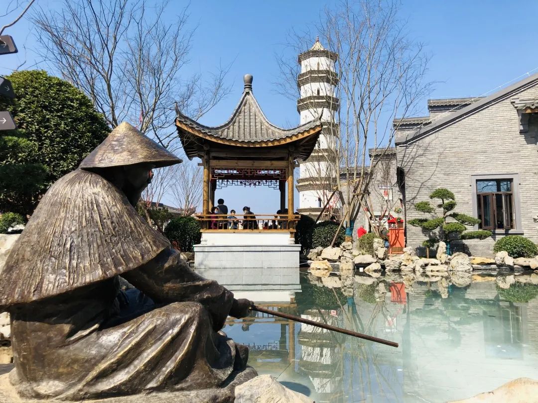 人潮涌动年味十足,人潮很汹涌