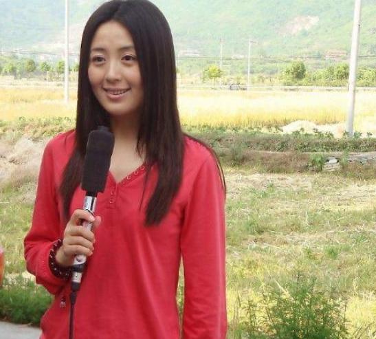 她意外怀孕但被她的男人抛弃,女人意外怀孕找不到亲生父亲