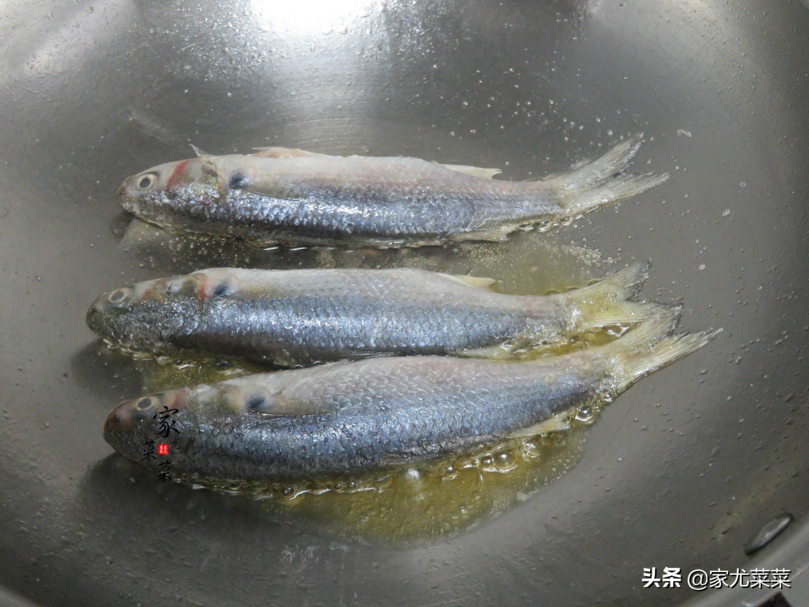 煎鱼不粘锅不破皮的2个技巧,怎样煎鱼不粘锅不破皮用什么办法