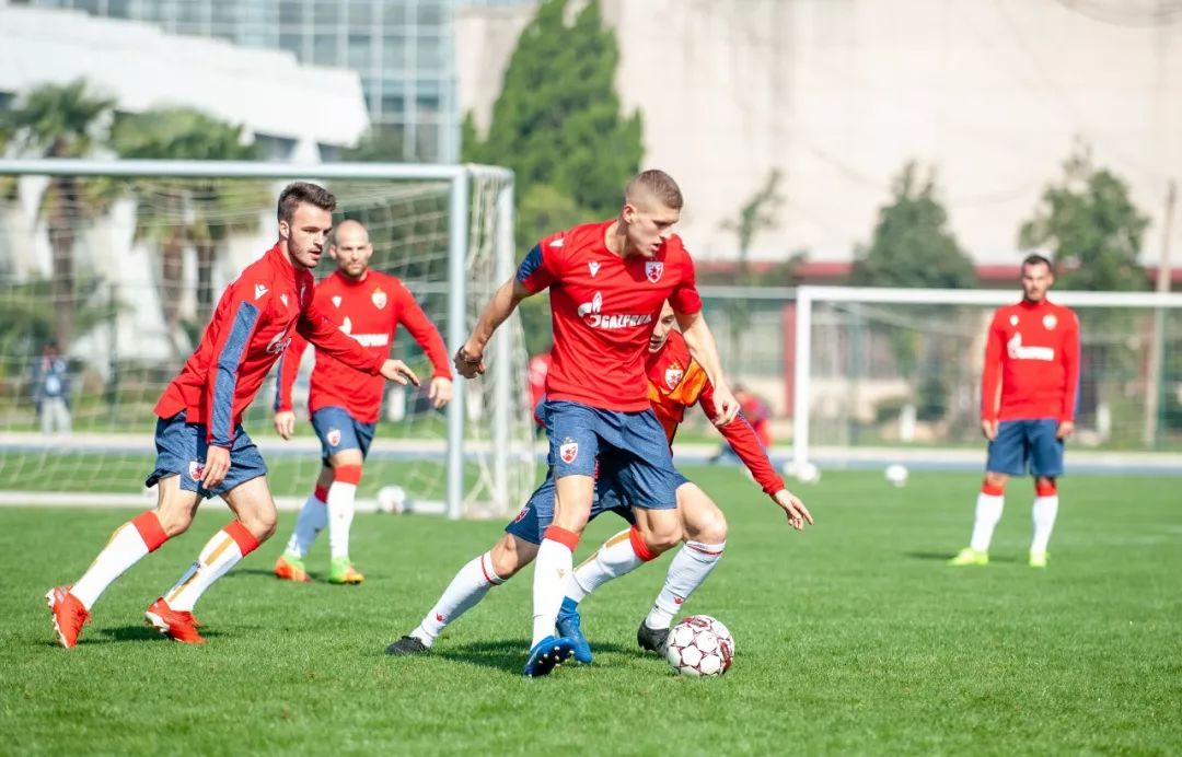 七彩云南国际足球邀请赛在昆明揭幕:红星和沙尔克04上演进球大战