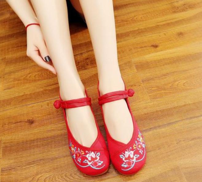 高跟鞋和裹小脚的演变,高跟鞋和古代的裹脚有什么区别