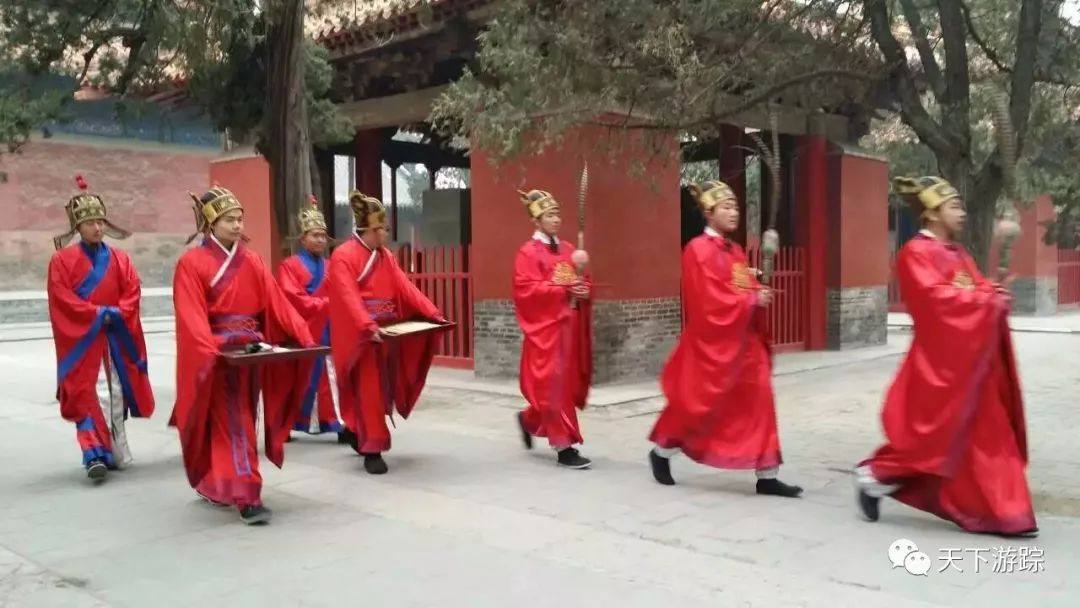 观赏曲阜的孔府孔庙孔林后的感受,曲阜的孔府和孔庙哪个更适合参观