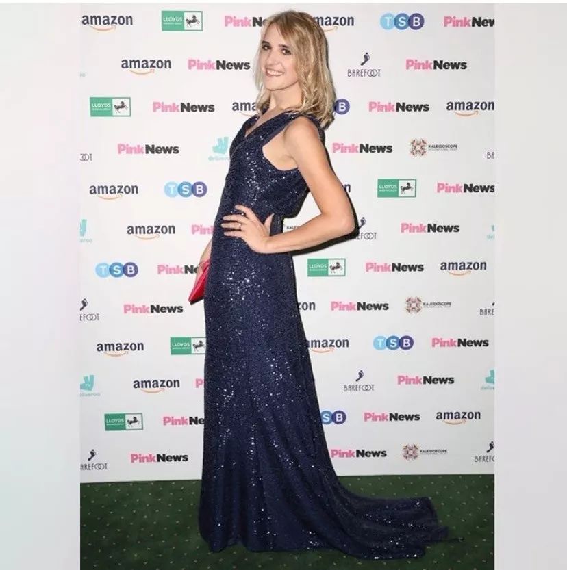 一对男女互换性别,一见钟情后生儿育女:有爱,性别有什么关系?