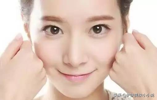 脸蛋油腻、毛孔粗大、鼻子起皮是怎么引起的呢？日常护肤小常识