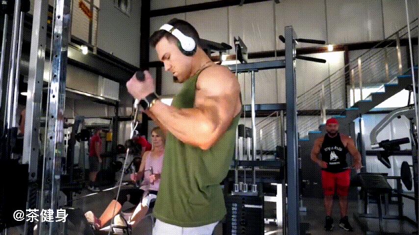 基础手臂训练每个动作4-6组,手臂超级组训练方法