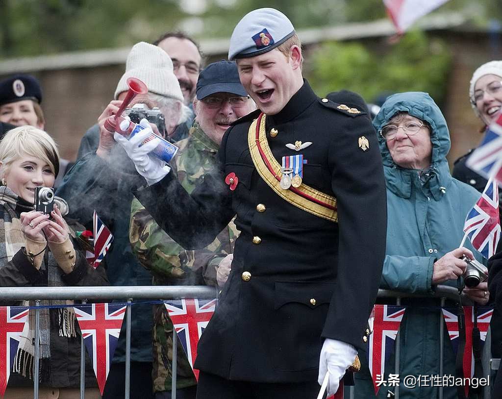 英国王室小王子搞怪,英国王室抢眼绿色高颜值王室成员