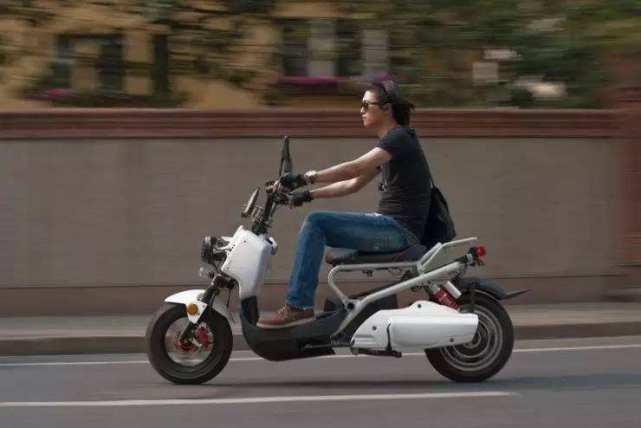 电动车后座掉了咋办,电动车后车座掉了