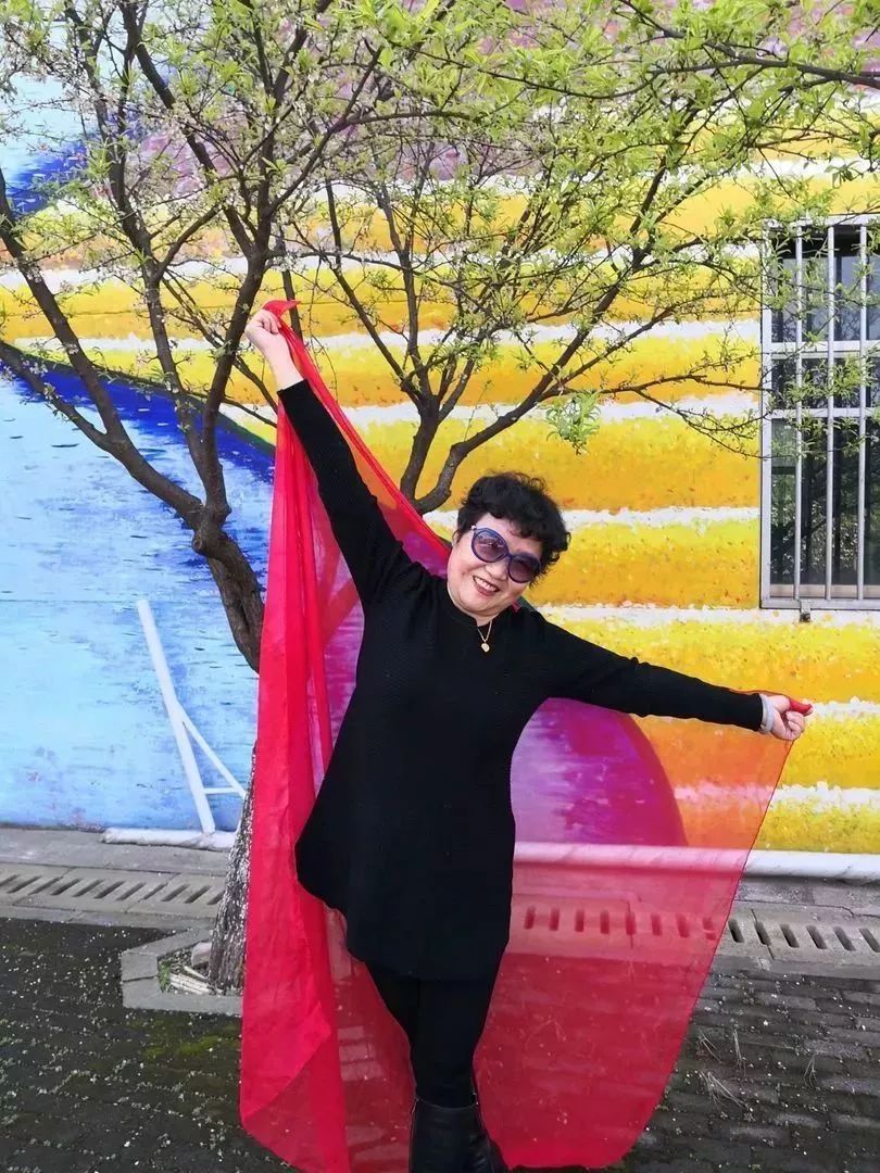 中国大妈拍照十大姿势抖音,中国大妈丝巾拍照姿势