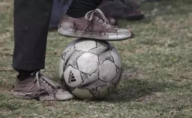 致一起踢球的兄弟们,致足球场上的老男孩