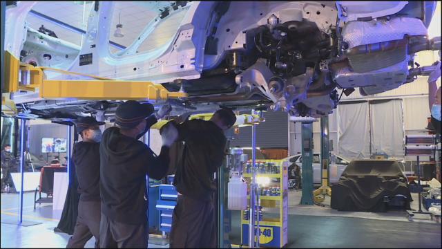 全新捷豹XEL拆车直播，玩一场拆解“绅士豹徒”的游戏