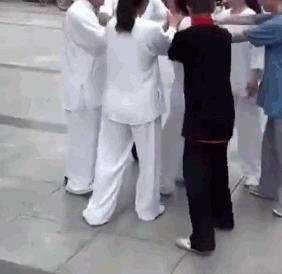 年度最黑喜剧，邪门到猜不出套路