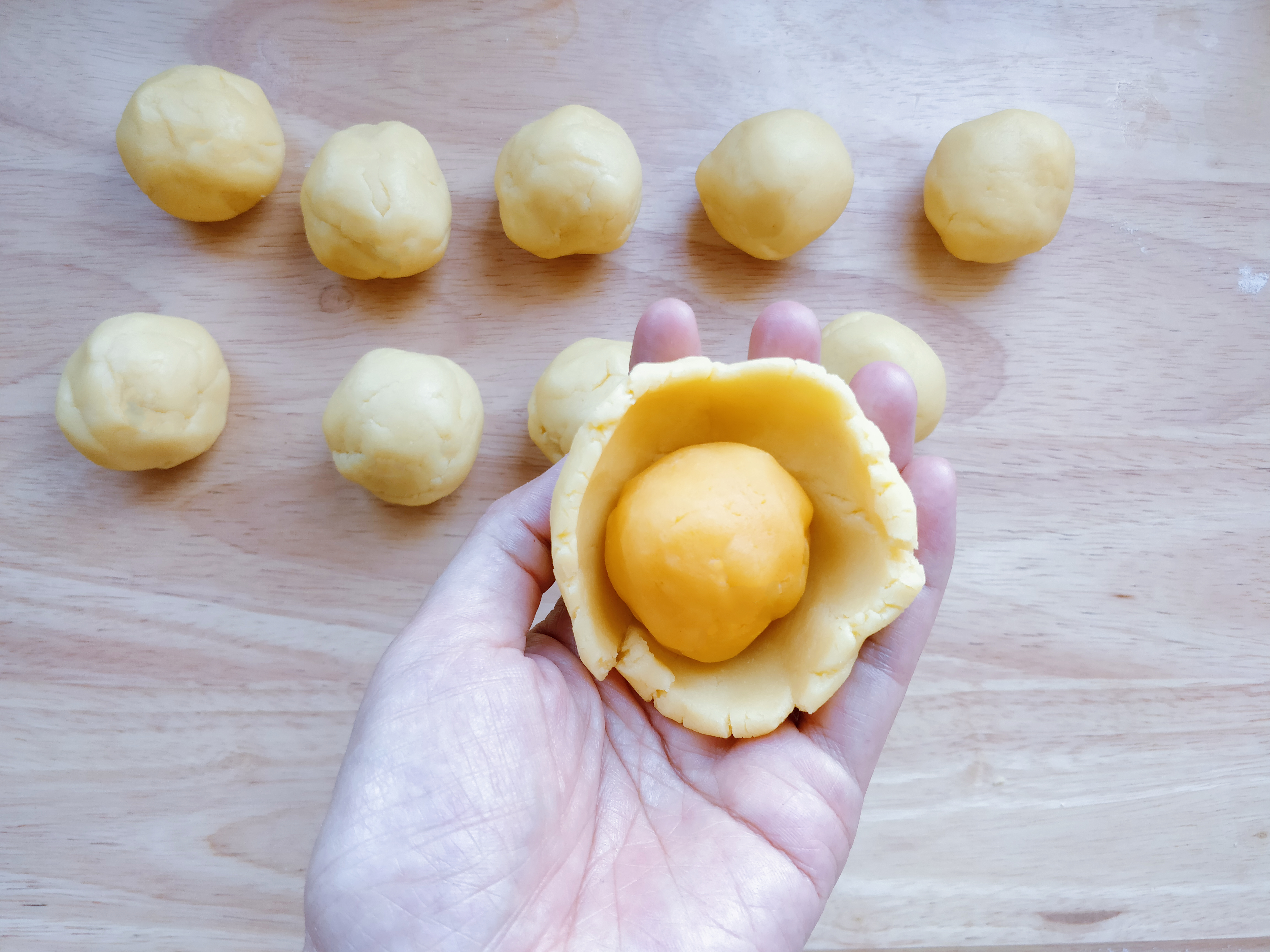 酥皮奶黄流心月饼私房配方分享,美心流心奶黄月饼6个装36元一盒