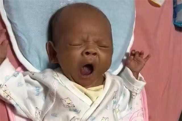 新生儿有点黑怎么办,刚出生的婴儿太黑怎么办