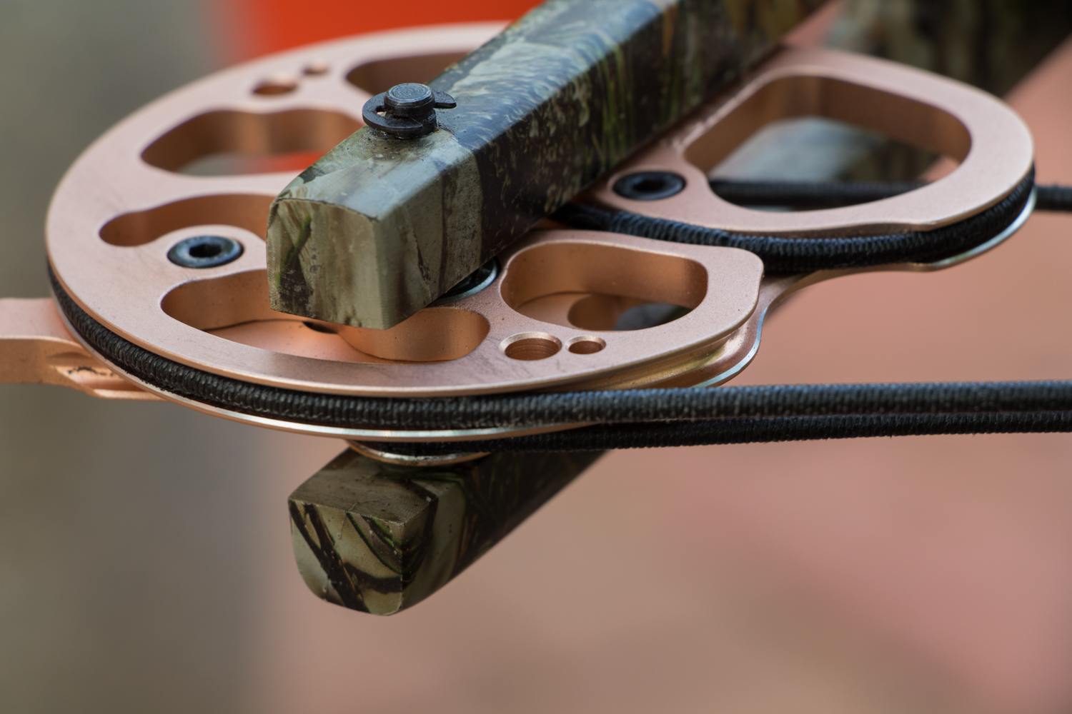 现代复合弓拿什么拉箭,话说现代