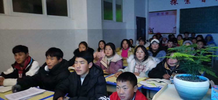 顶风冒雪抗严寒，战天斗地忍饥饿-布拖纪实