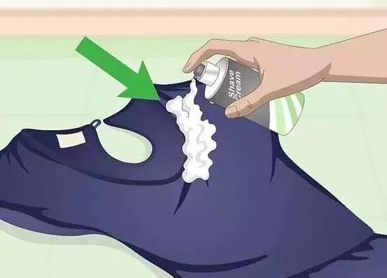 衣服上的粉底污渍如何去除