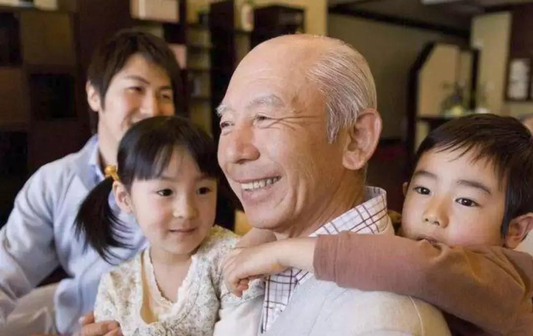 口口声声说过年回家陪父母,有一种温暖是回家陪父母过年