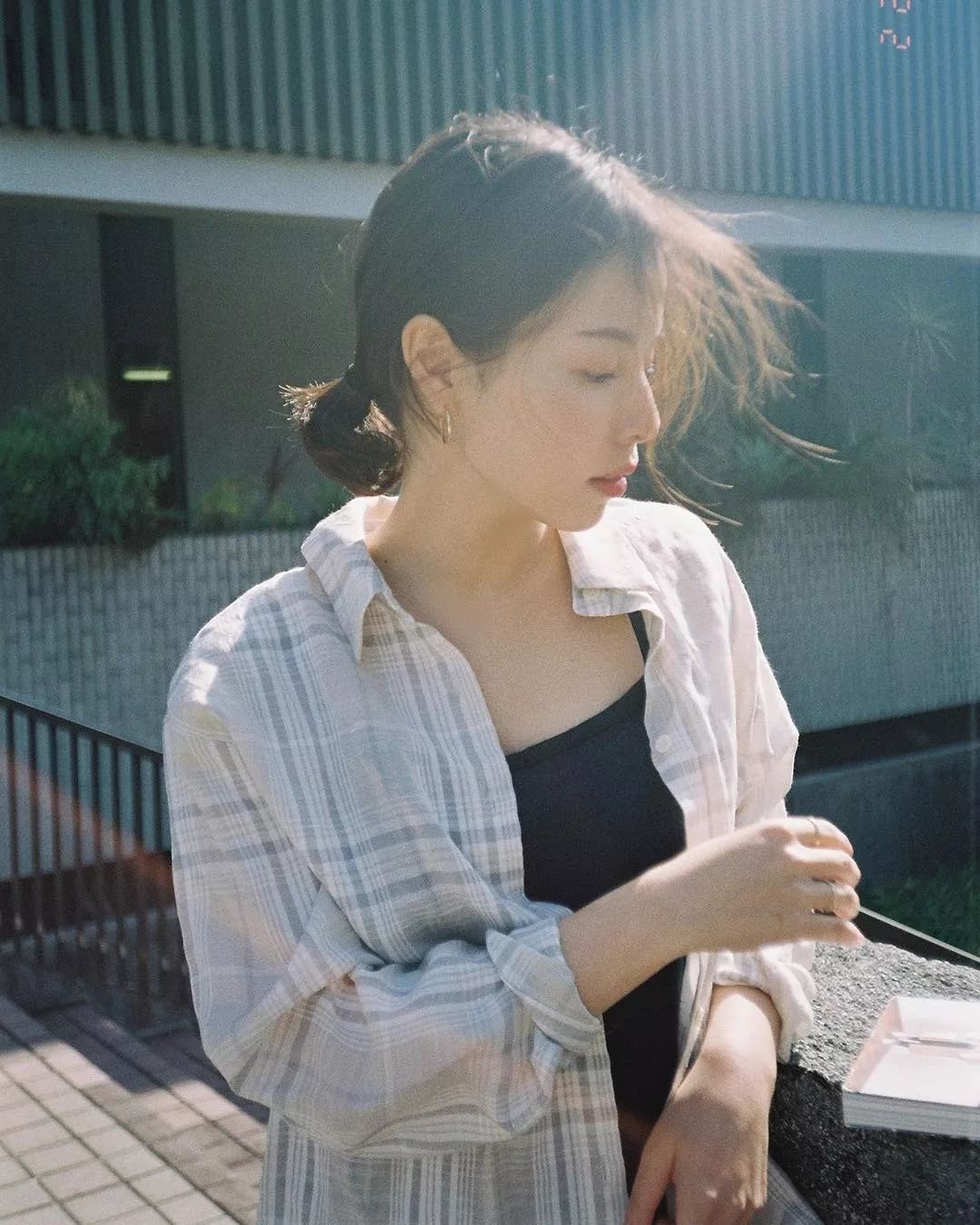 夏季穿亚麻的衣服好还是纯棉的好,亚麻面料夏天穿真的特别舒适透气