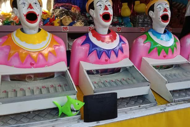 澳洲“上网猫”度假照火了，起因是一父母为了解决只想上网的孩子