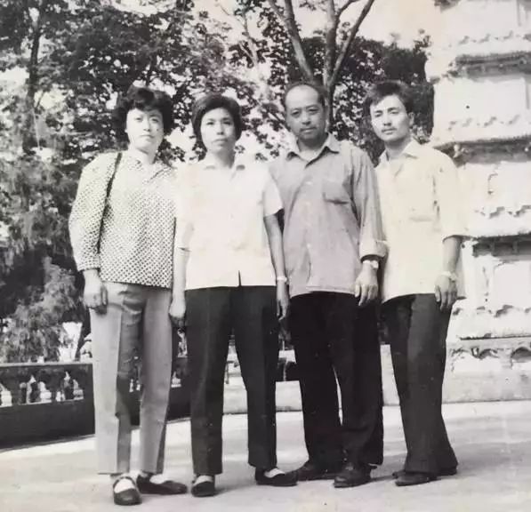 丝恋餐饮管理有限公司董事长周杰,丝恋创始人是谁