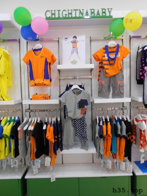 最新童装店双门头装修效果图,童装店怎么装修才有顾客