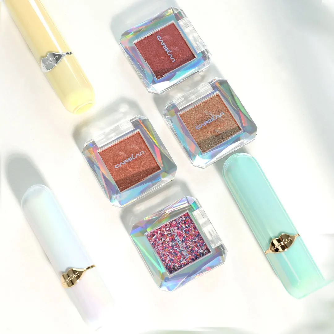 卡姿兰x必胜客的“下午茶”主题彩妆包装，梦回爱丽丝