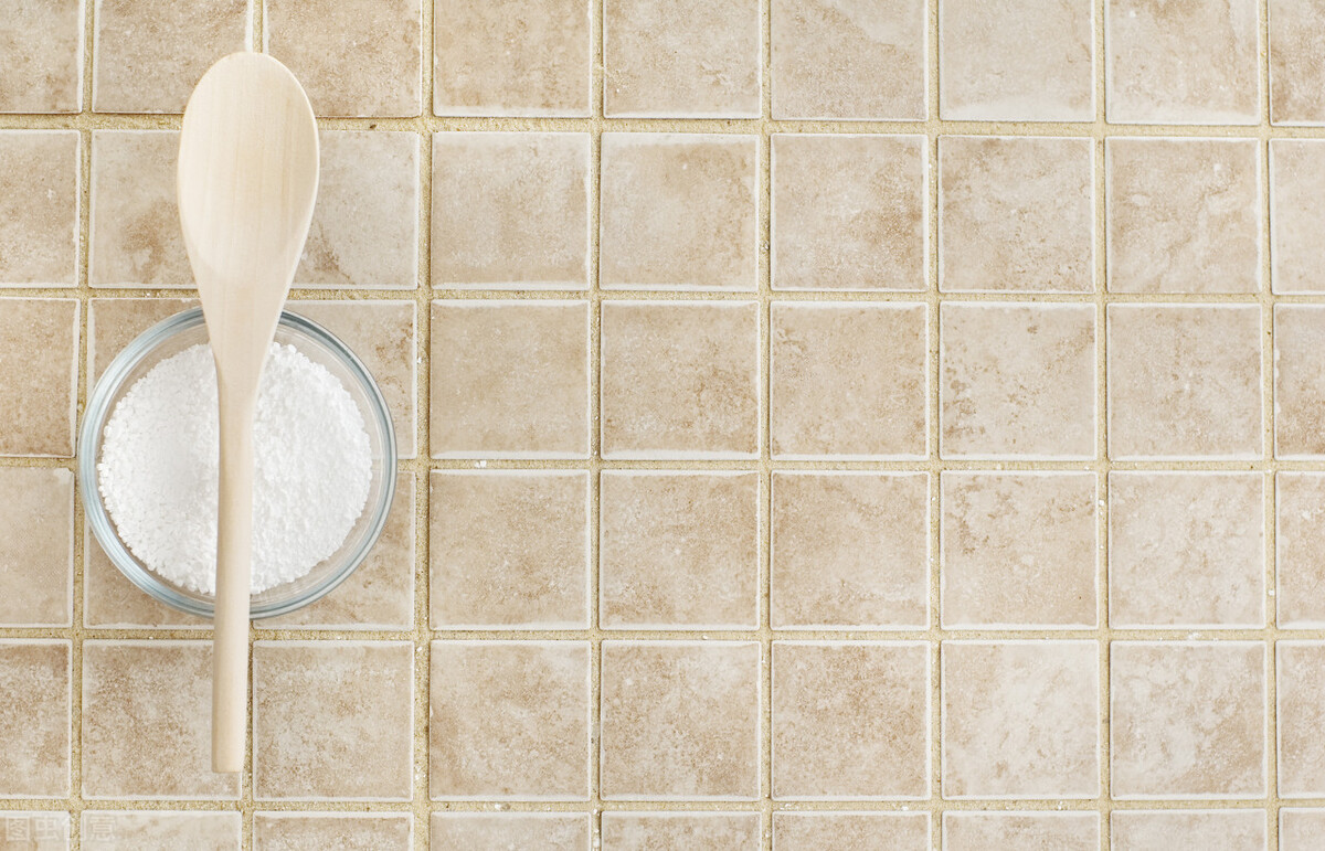 一层楼房潮湿怎么解决,低楼层墙壁潮湿怎么办