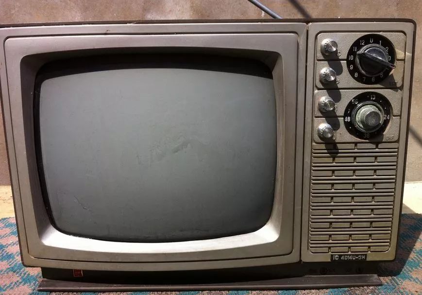 广西梧州1997年身份证,身份证是1999年的照片