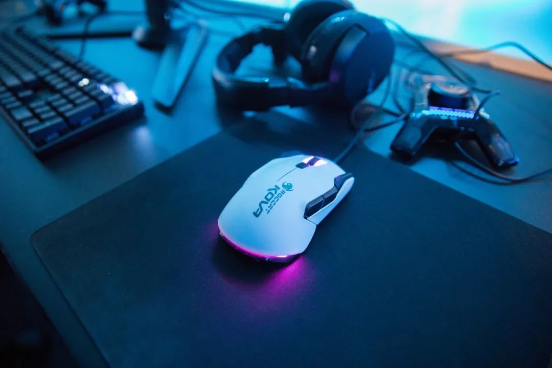 豆瓣9.0,35万读者“搜不到信息”的神秘作者,我们帮你找到了