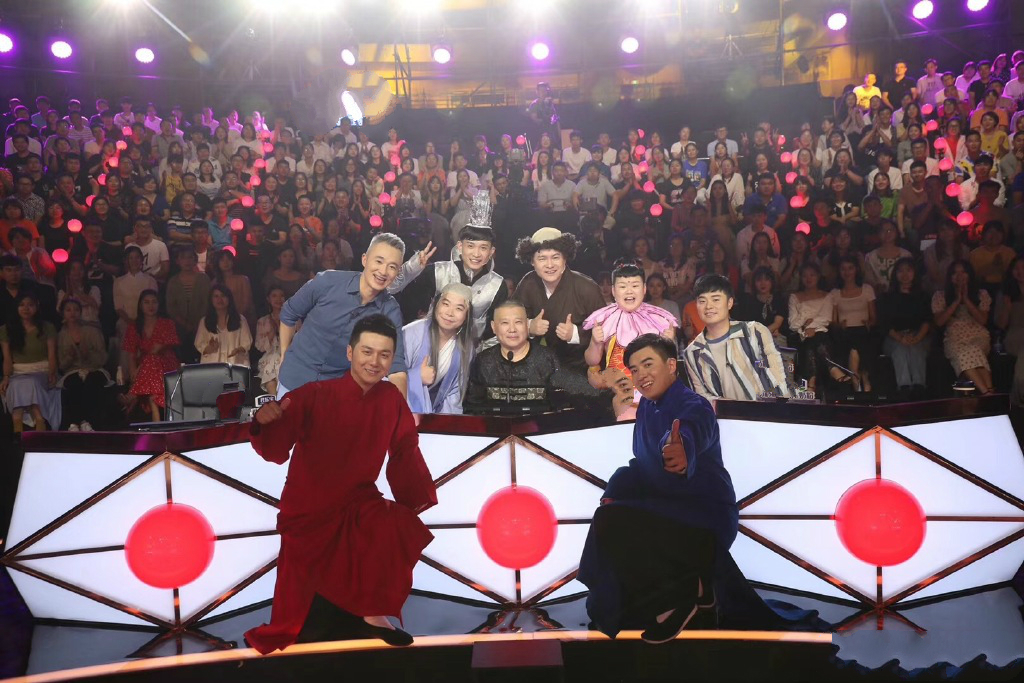 郭德纲现场和徒弟讲相声笑傲江湖,郭德纲相声笑傲江湖爆笑全场