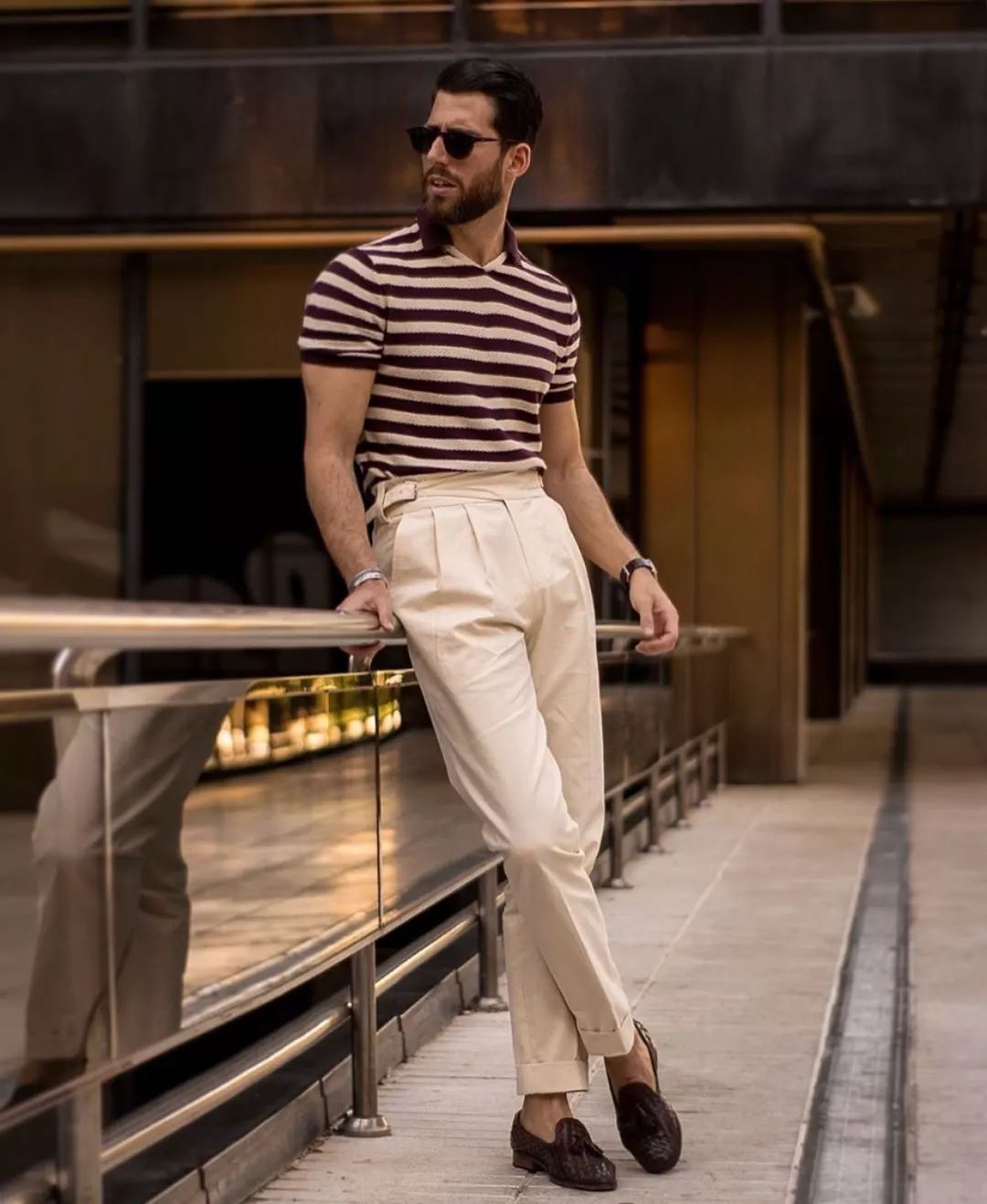 米白色裤子搭配什么颜色上衣,白色裤子怎么穿得干净