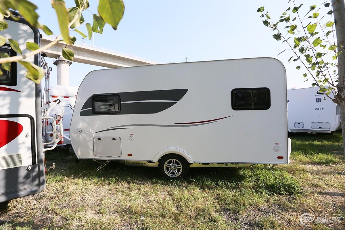 拖挂式房车价格10万左右睡两人,顶级双轴高端9.7米拖挂房车