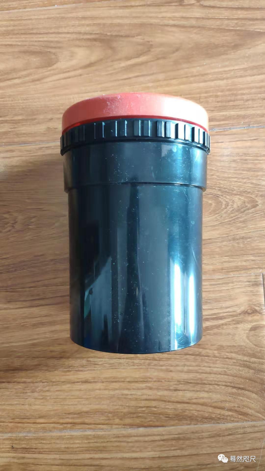 d76黑白胶卷冲洗经验,暗房洗胶卷用什么颜色灯