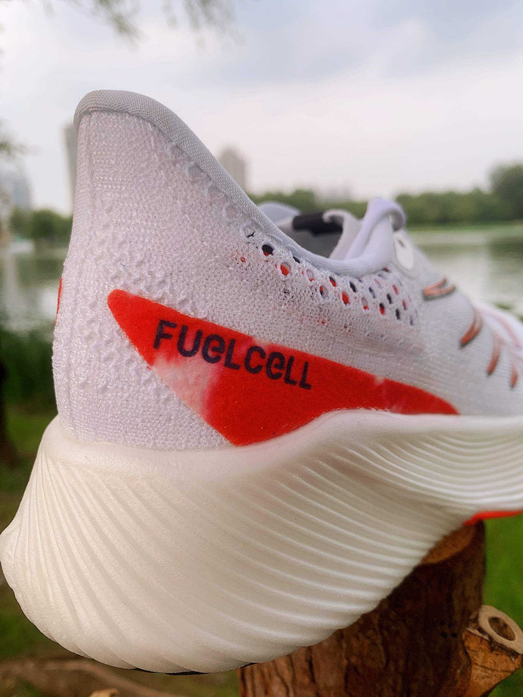 nbfuelcellrcelitev2跑鞋真实测评,nb高颜值复古跑鞋