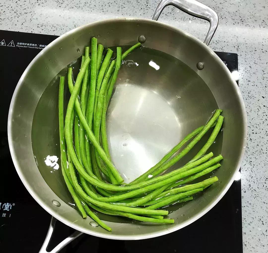 炎热的夏天不想吃饭，这道菜香辣爽口，让你胃口大开