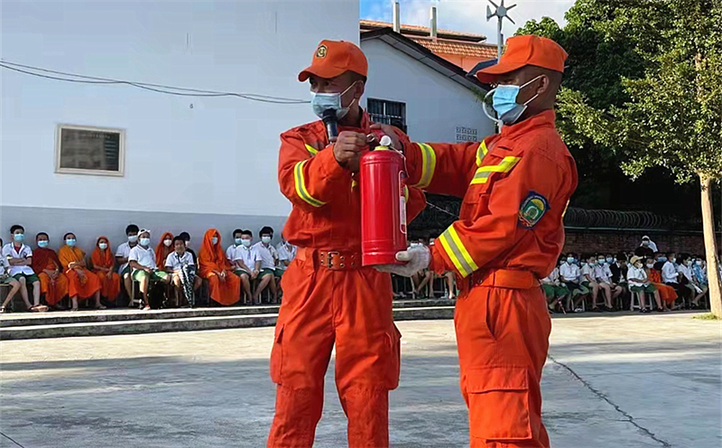 特区警察局消防大队到勐拉城区各所学校开展消防安全知识教育
