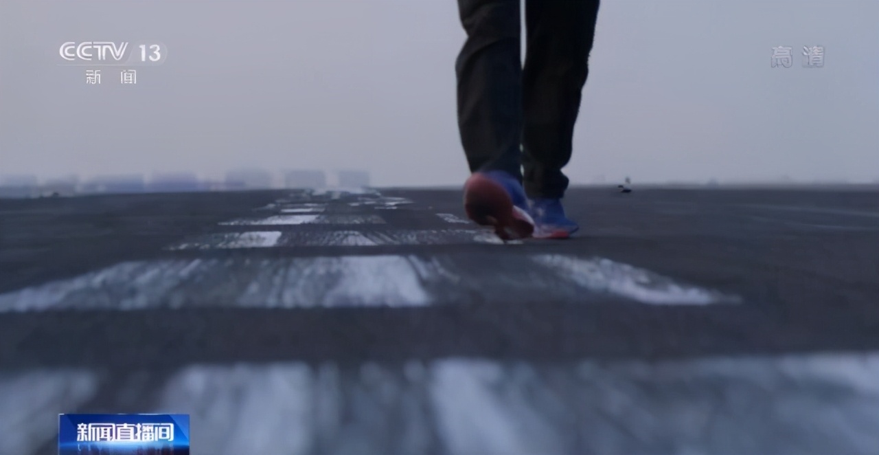 近距离观看中国航母,近距离看山东航母