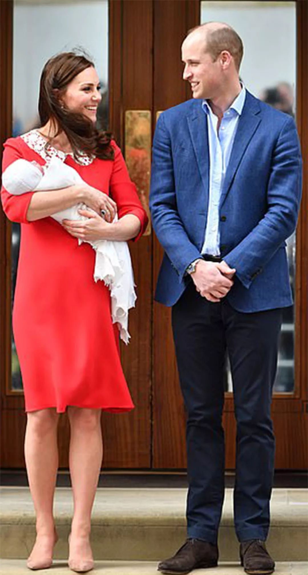 英国女王穿鞋子不磨脚,英女王喜欢穿二脚鞋