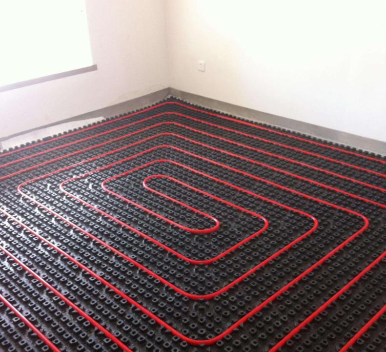 安装水地暖好还是电地暖好,屋内用水地暖好还是电地暖好