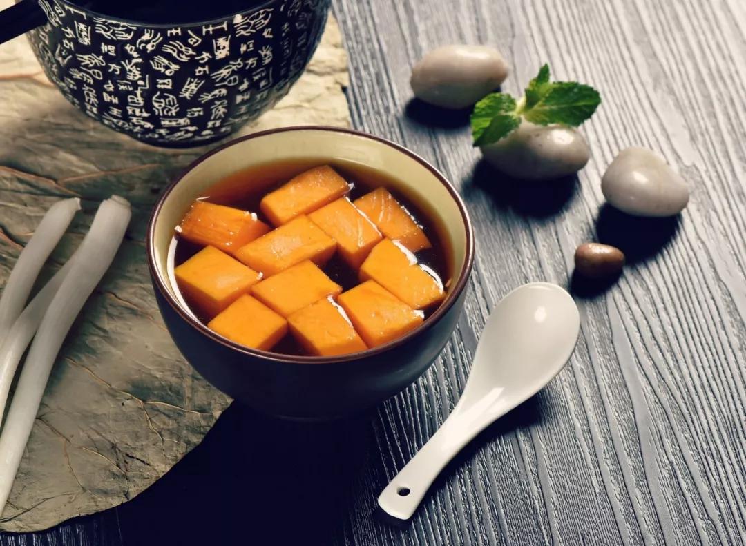 弄花香满衣的唯美短句,掬水月在手弄花香满衣全诗赏析