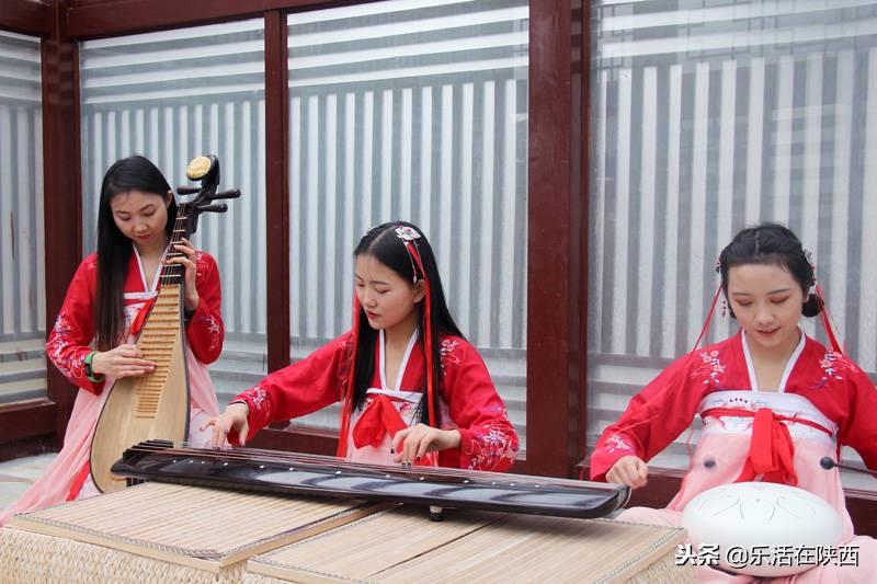 美女红酒肚兜秀，最美中国风，寒冬中华郡嗨翻天