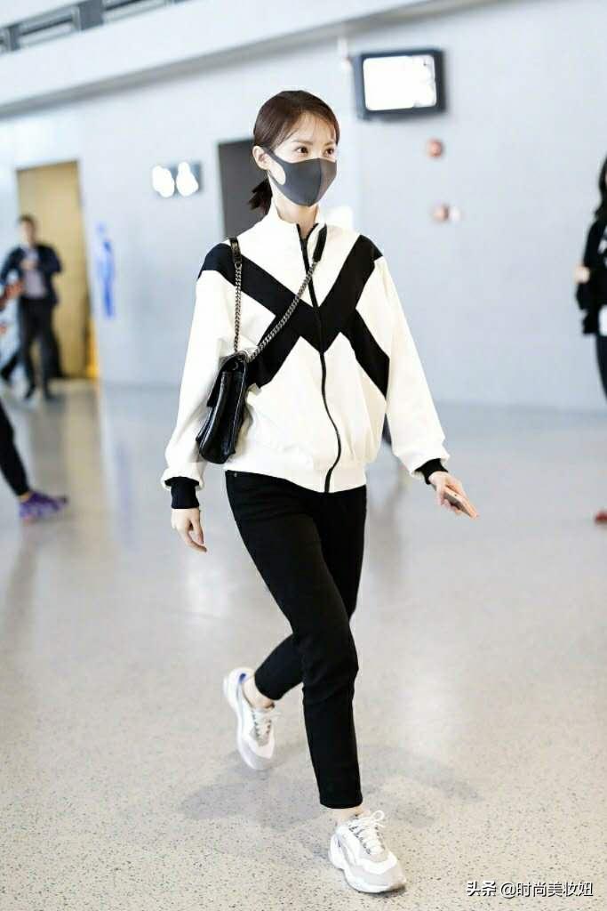 金晨穿衣搭配阔腿裤,金晨穿灰色暗格西服灰色短裤