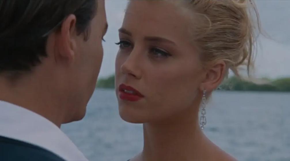 德普前妻艾梅柏交往新女友,德普和前妻艾梅柏事件