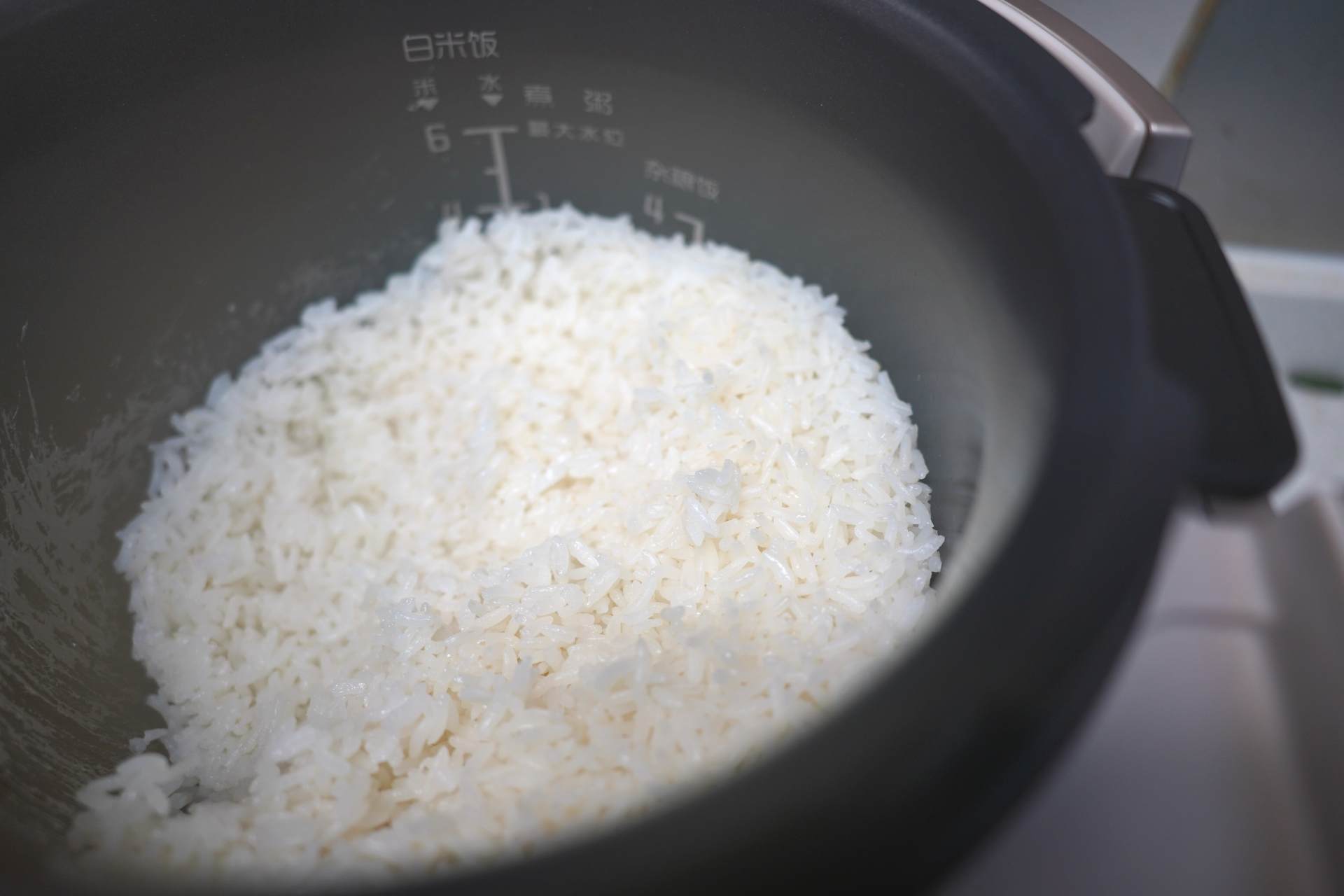 蔗浆菰米饭，蒟酱露葵羹。膳美师IH水光米饭压力电饭煲