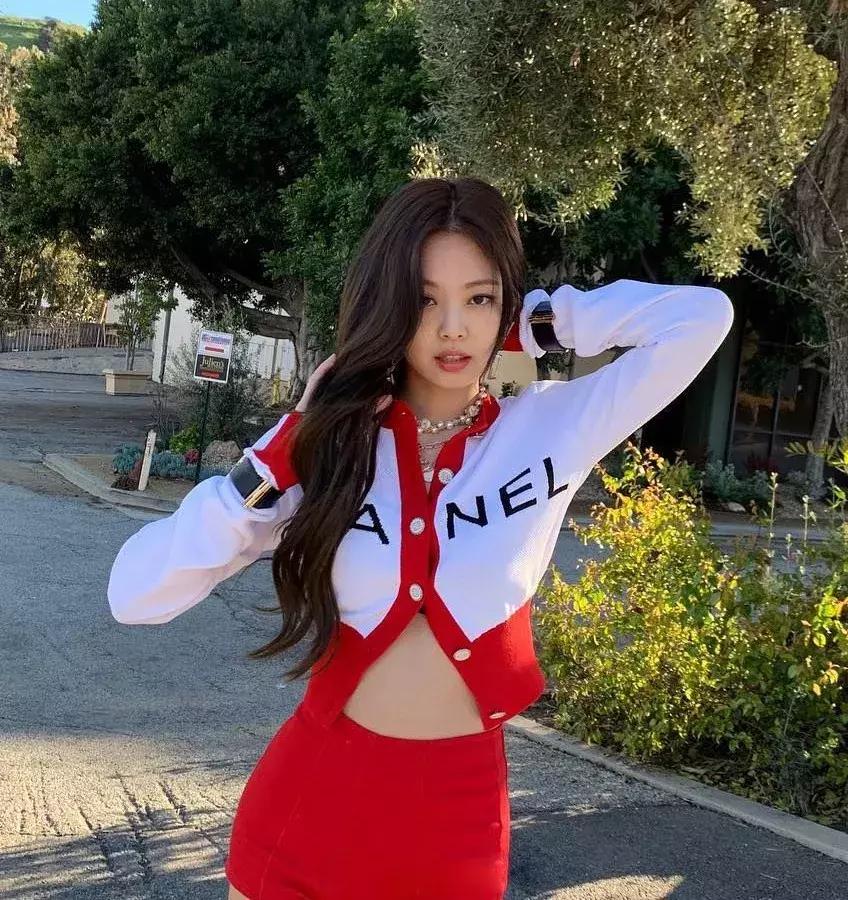 刘雯米兰时装周试装,刘雯维密走秀比心