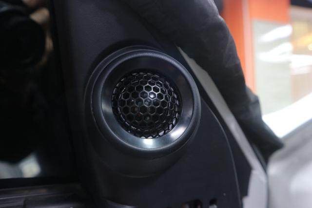 除了“起步无敌,180过弯”,本田思域的音响同样让豪车望尘莫及