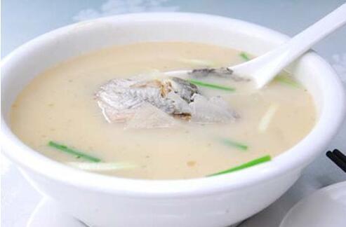 怎样才能做出美味的鲫鱼汤,这才是鲫鱼汤的真正做法