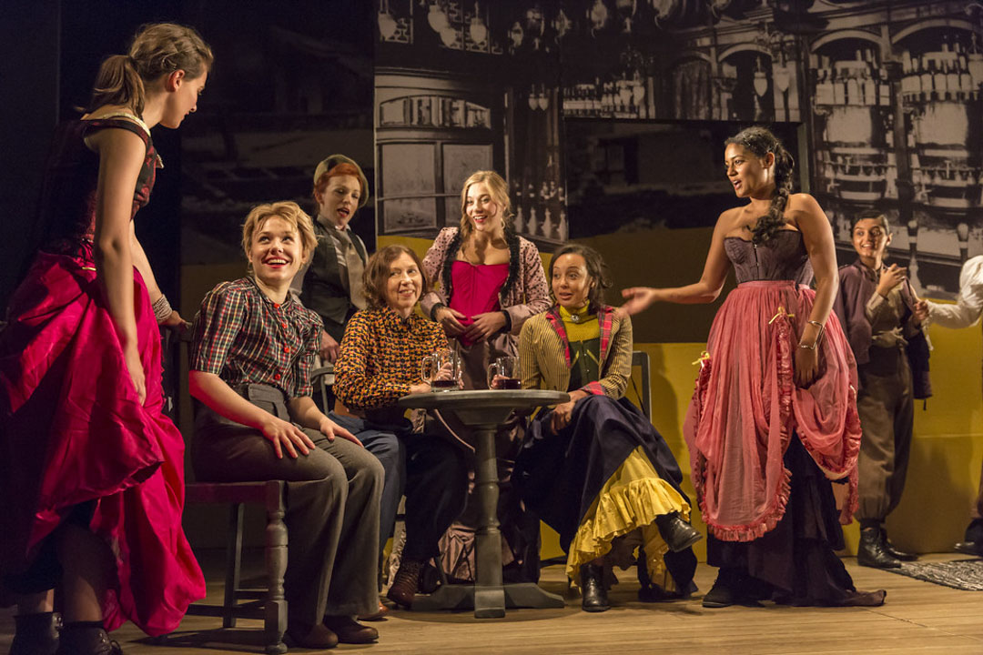 以戏剧为鉴，浅谈英国“女同性恋群体”陷入隐秘的本体论困境原因