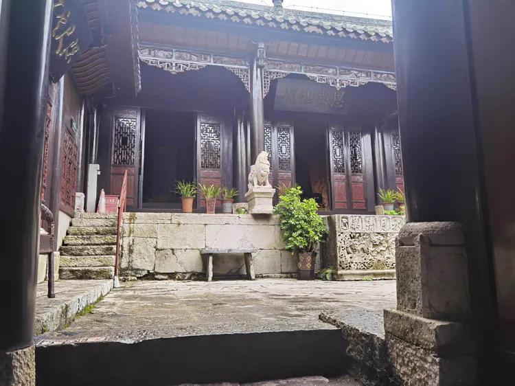 黔南第一山在什么地方,黔南第一山在哪里